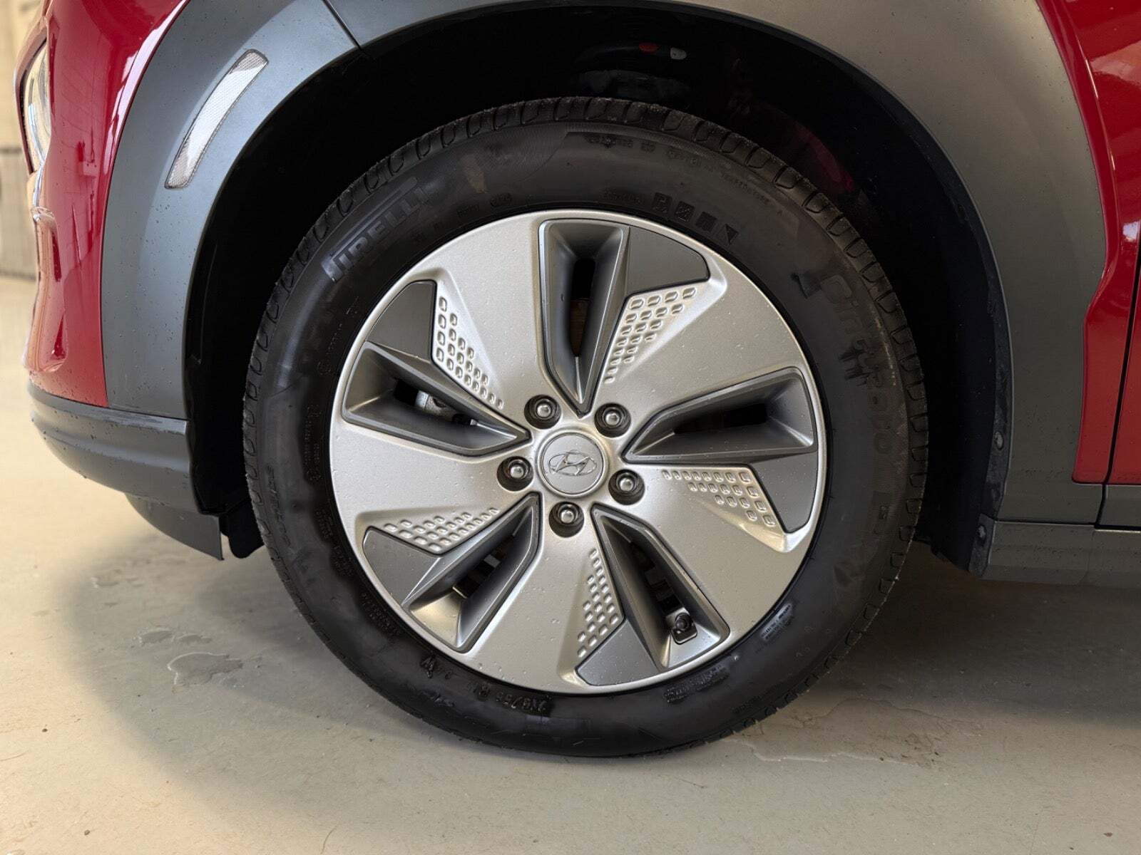 Rød Hyundai Kona fra 2020