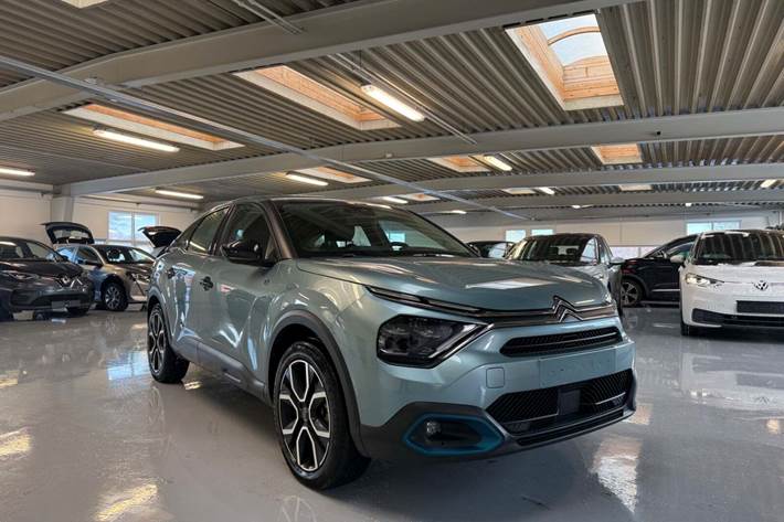 Blå Citroën ë-C4 fra 2022 set udefra