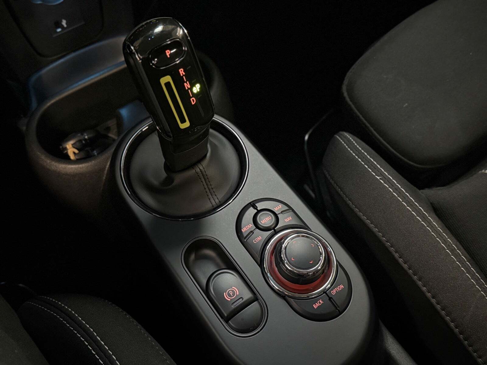 Sølv Mini Cooper SE fra 2023