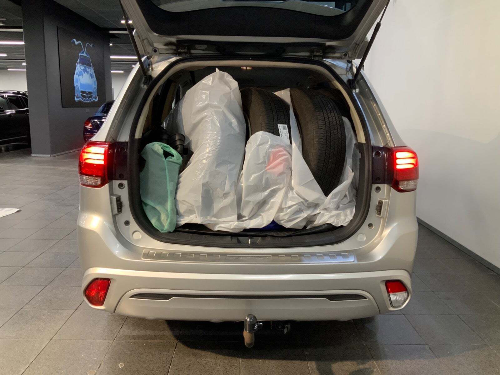 Mitsubishi Outlander 2,4 PHEV Invite CVT 4WD