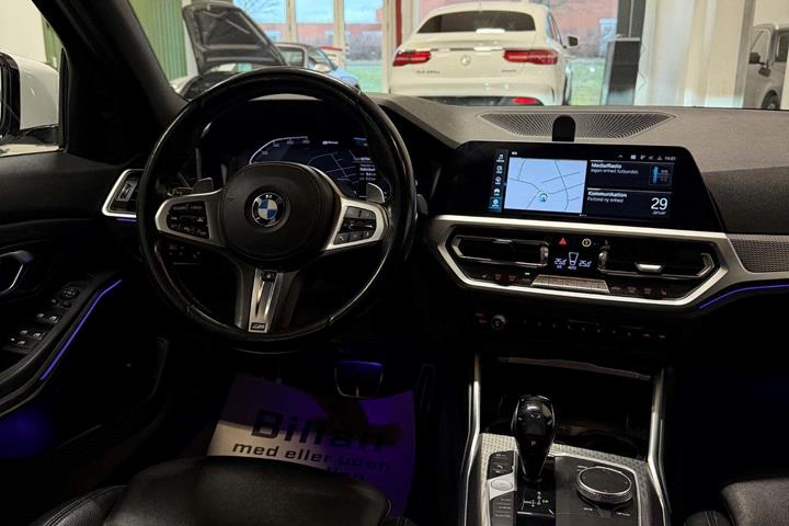 Hvid BMW 330e fra 2020