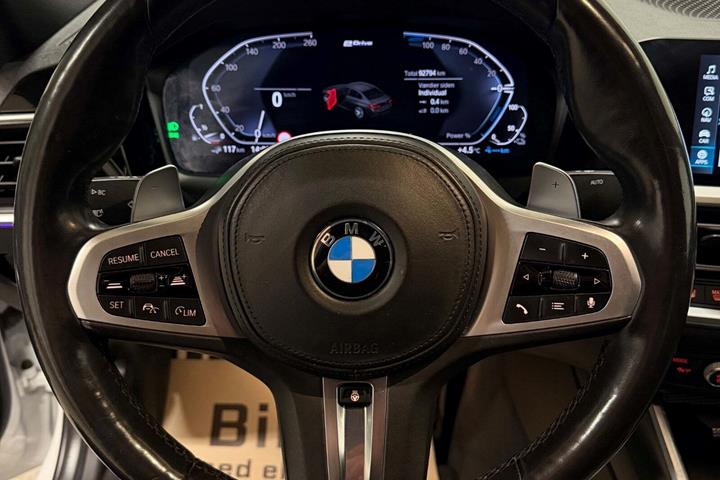 Hvid BMW 330e fra 2020