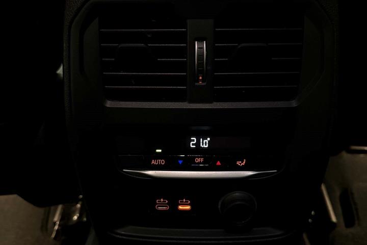 Hvid BMW 330e fra 2020