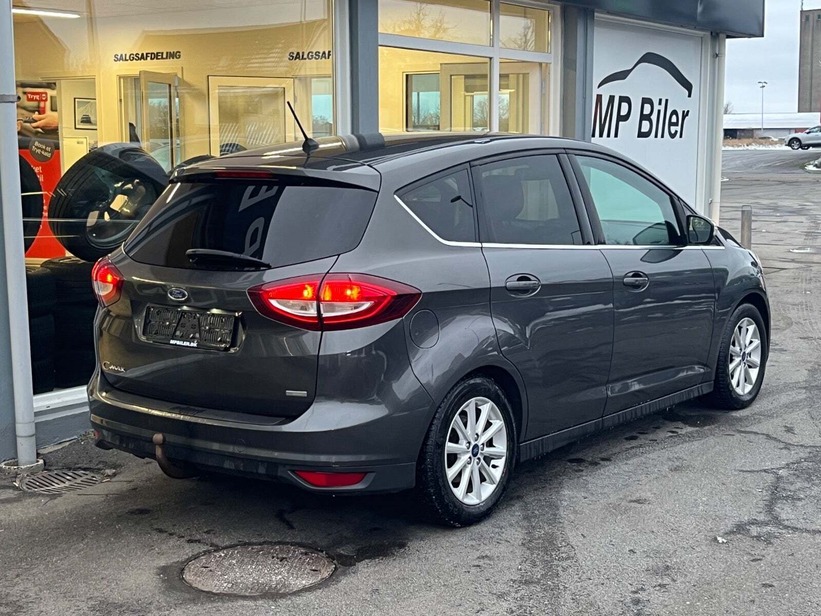 Grå Ford C-MAX fra 2018