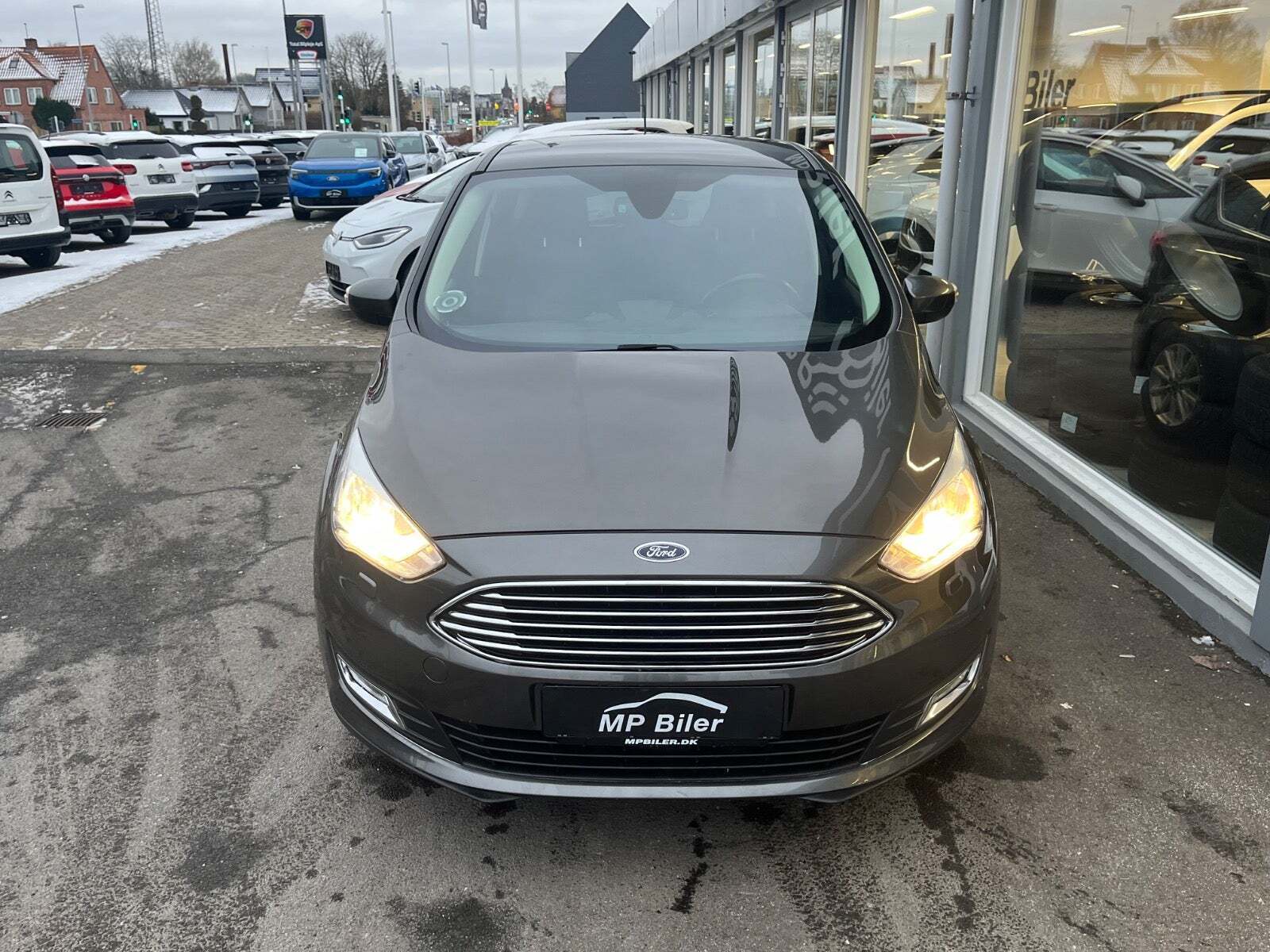 Grå Ford C-MAX fra 2018