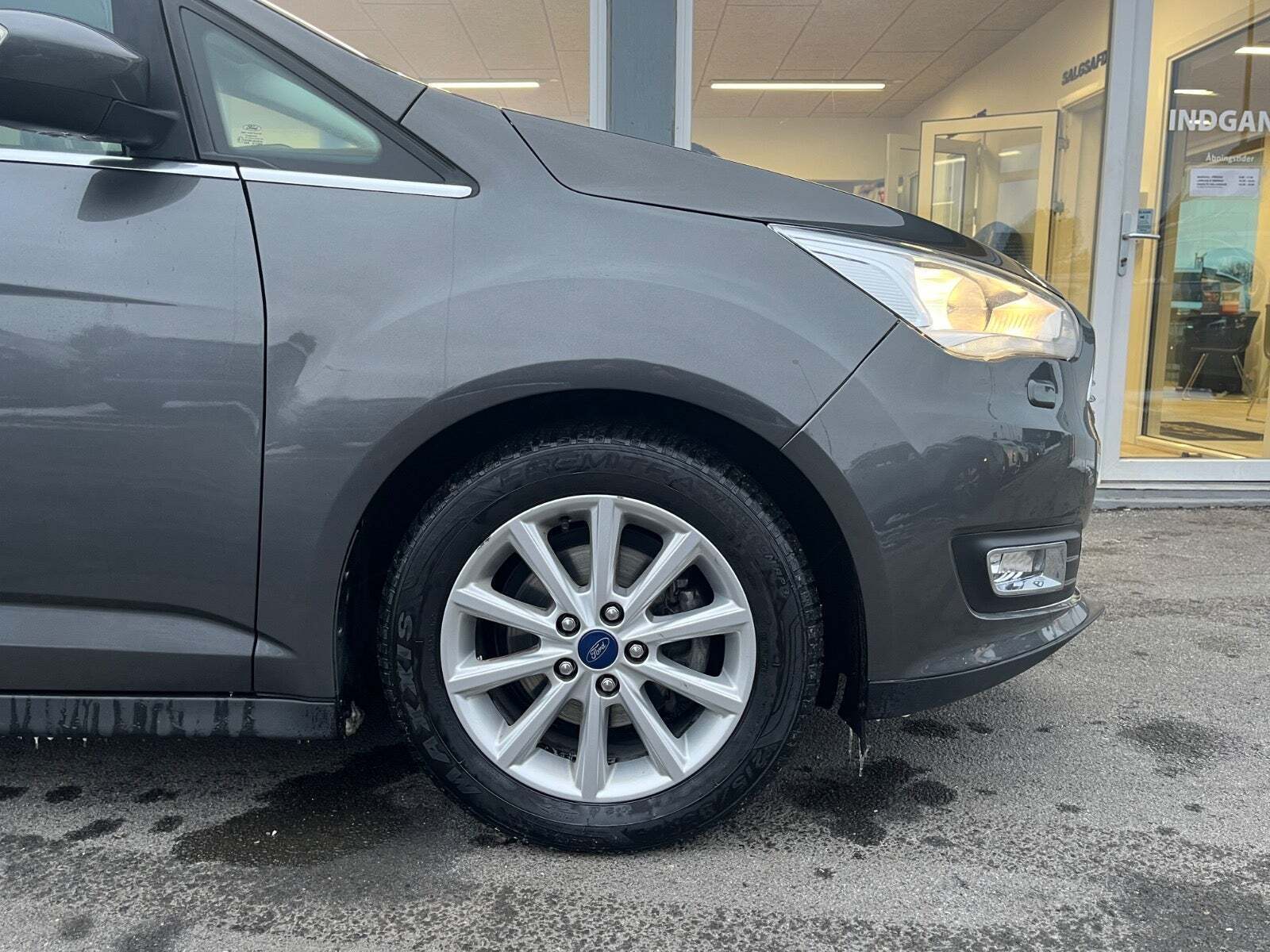 Grå Ford C-MAX fra 2018