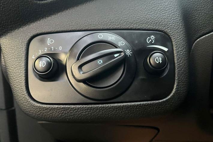 Grå Ford C-MAX fra 2018