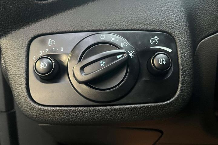Grå Ford C-MAX fra 2018