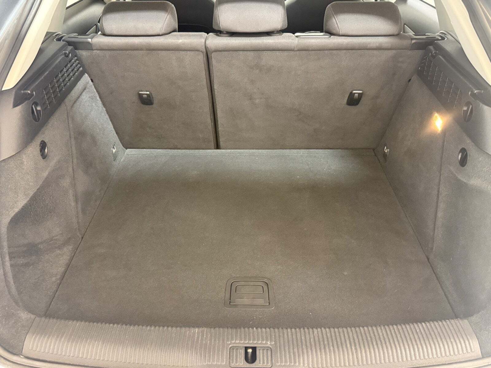 Grå Audi Q3 fra 2014