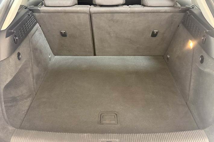 Grå Audi Q3 fra 2014