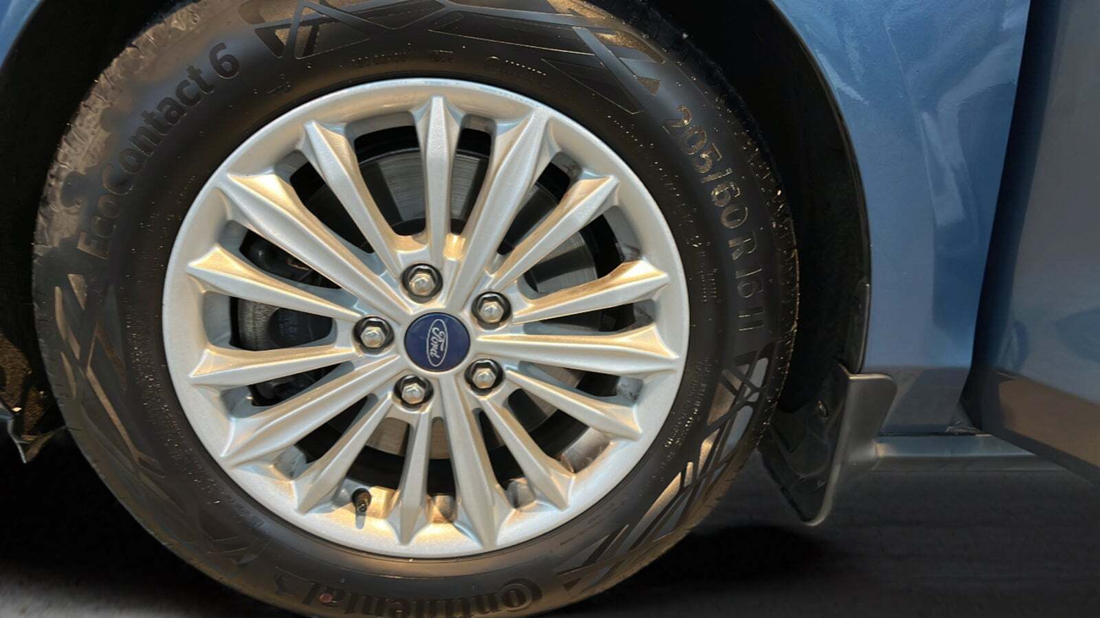 Blå Ford Focus fra 2019