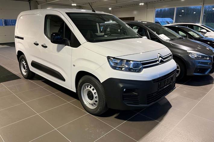 Hvid Citroën ë-Berlingo fra 2024 set udefra