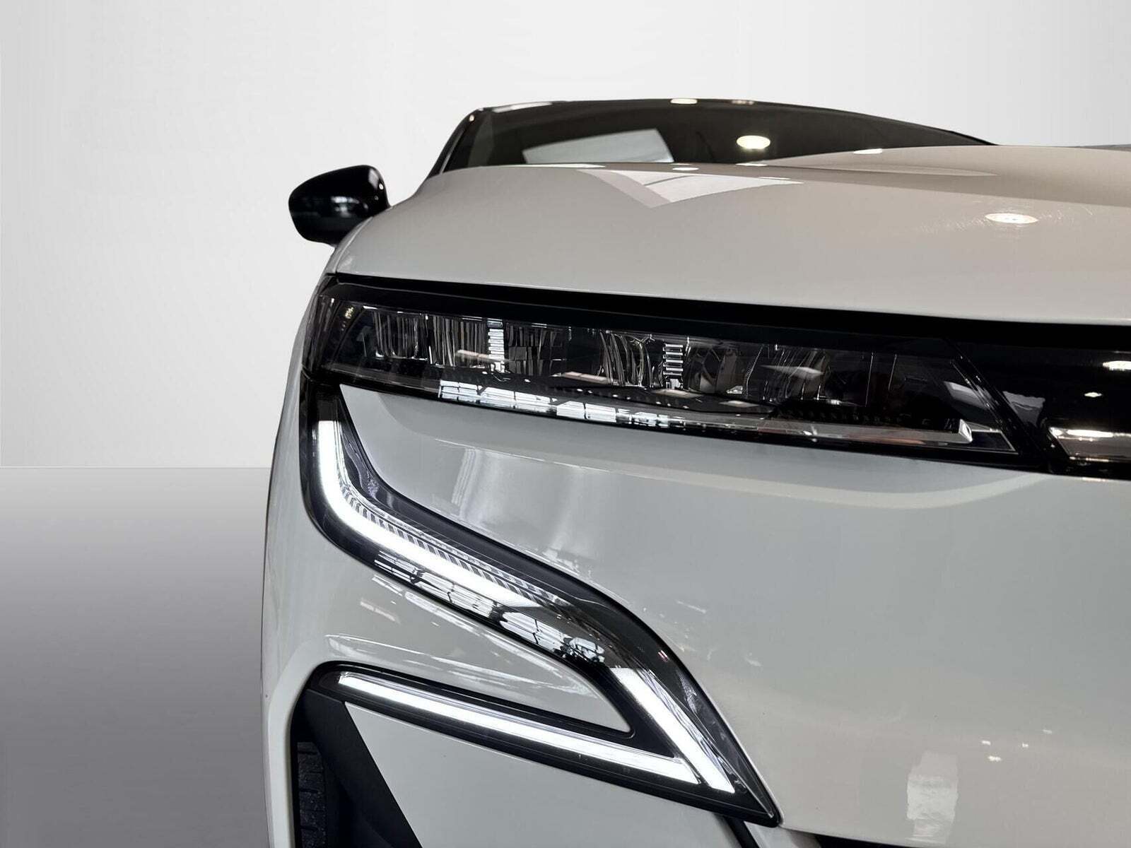 Hvid Renault Megane E-Tech fra 2023