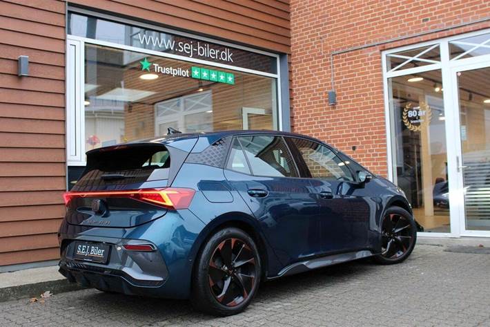 Blå Cupra Born fra 2023