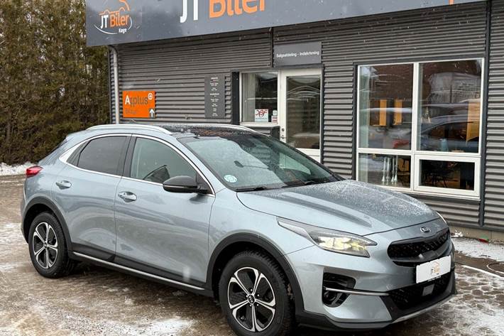 Sølv Kia XCeed fra 2020 set udefra