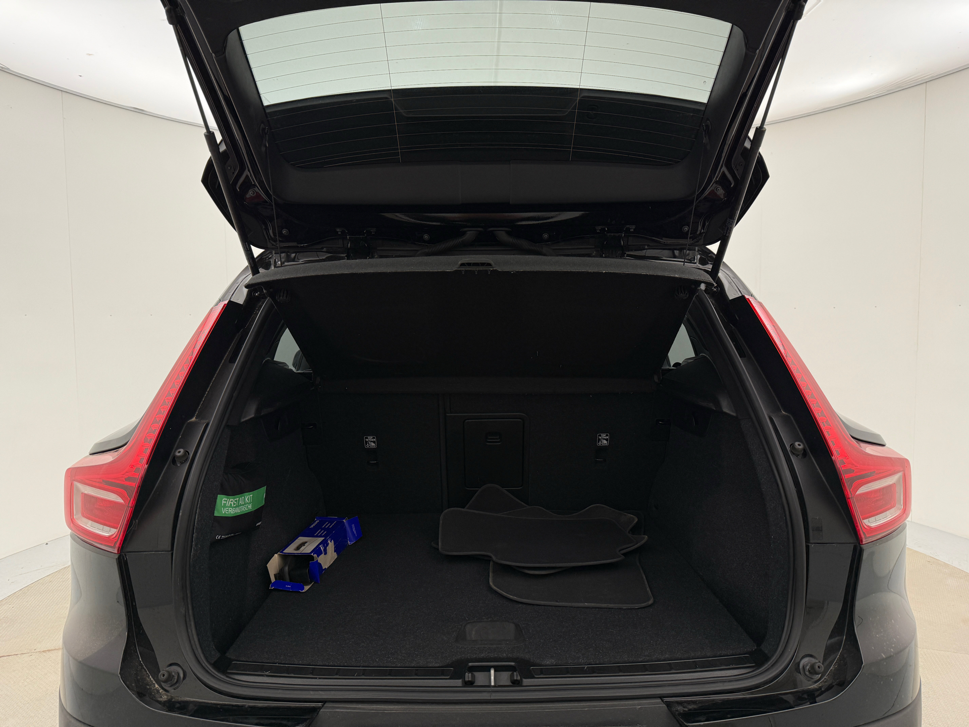 Sort Volvo XC40 fra 2022