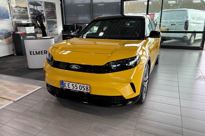 Gul Ford Capri fra 2024 set udefra