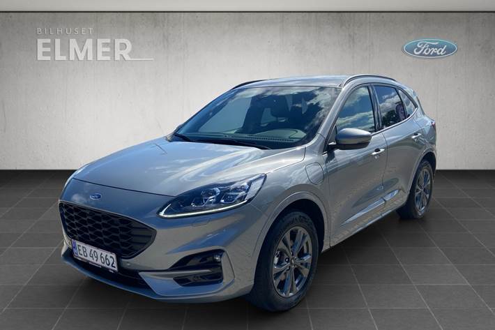 Sølv Ford Kuga fra 2024 set udefra