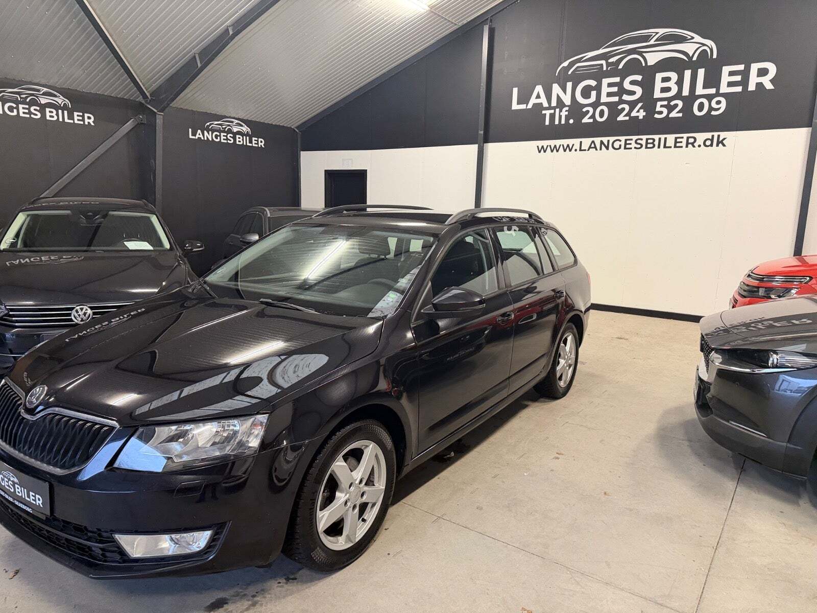 Sort Skoda Octavia fra 2014