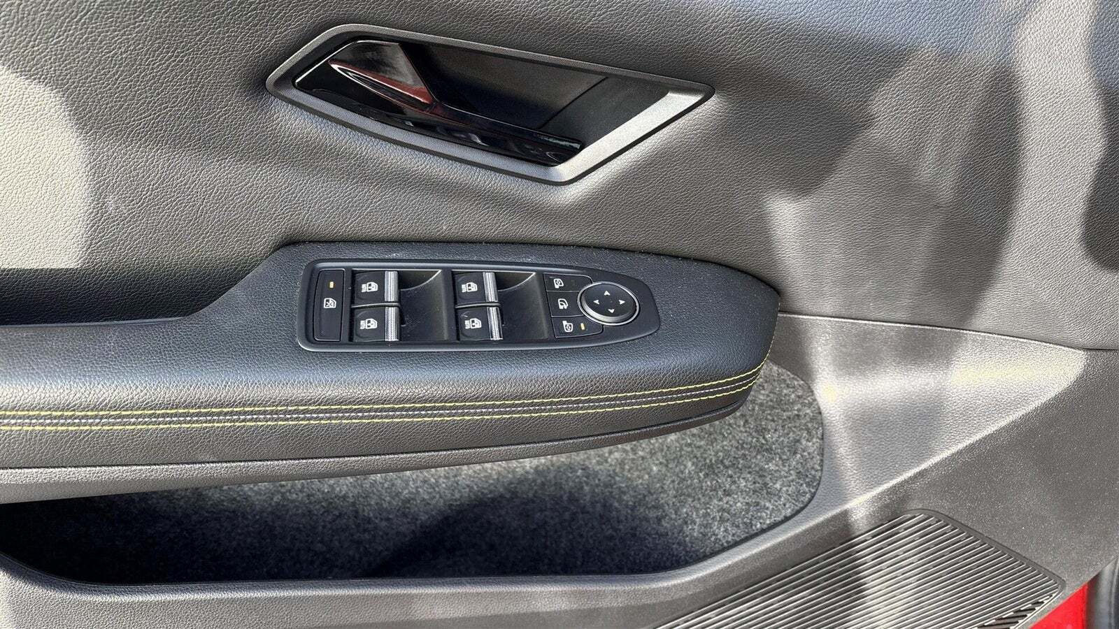 Rød Renault Scenic E-Tech fra 2025