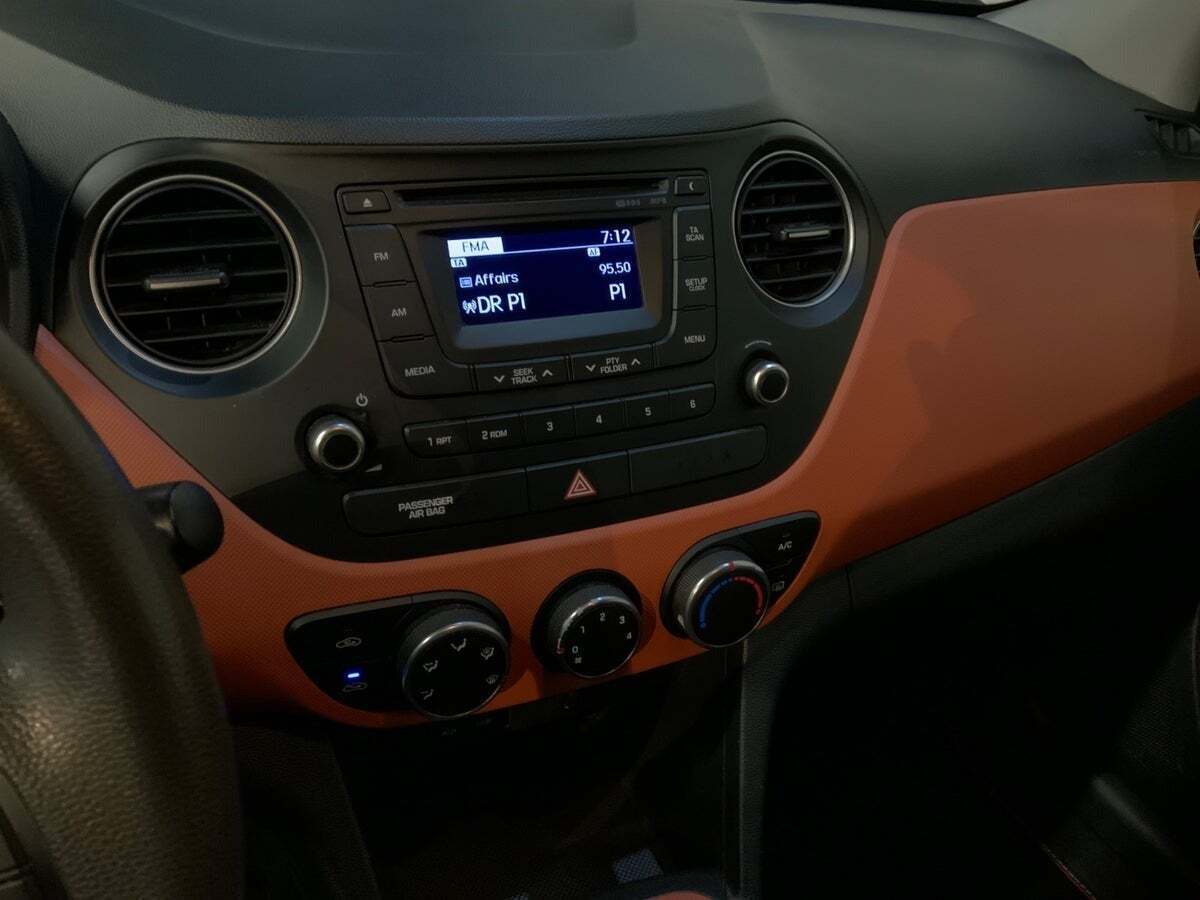 Sort Hyundai i10 fra 2015