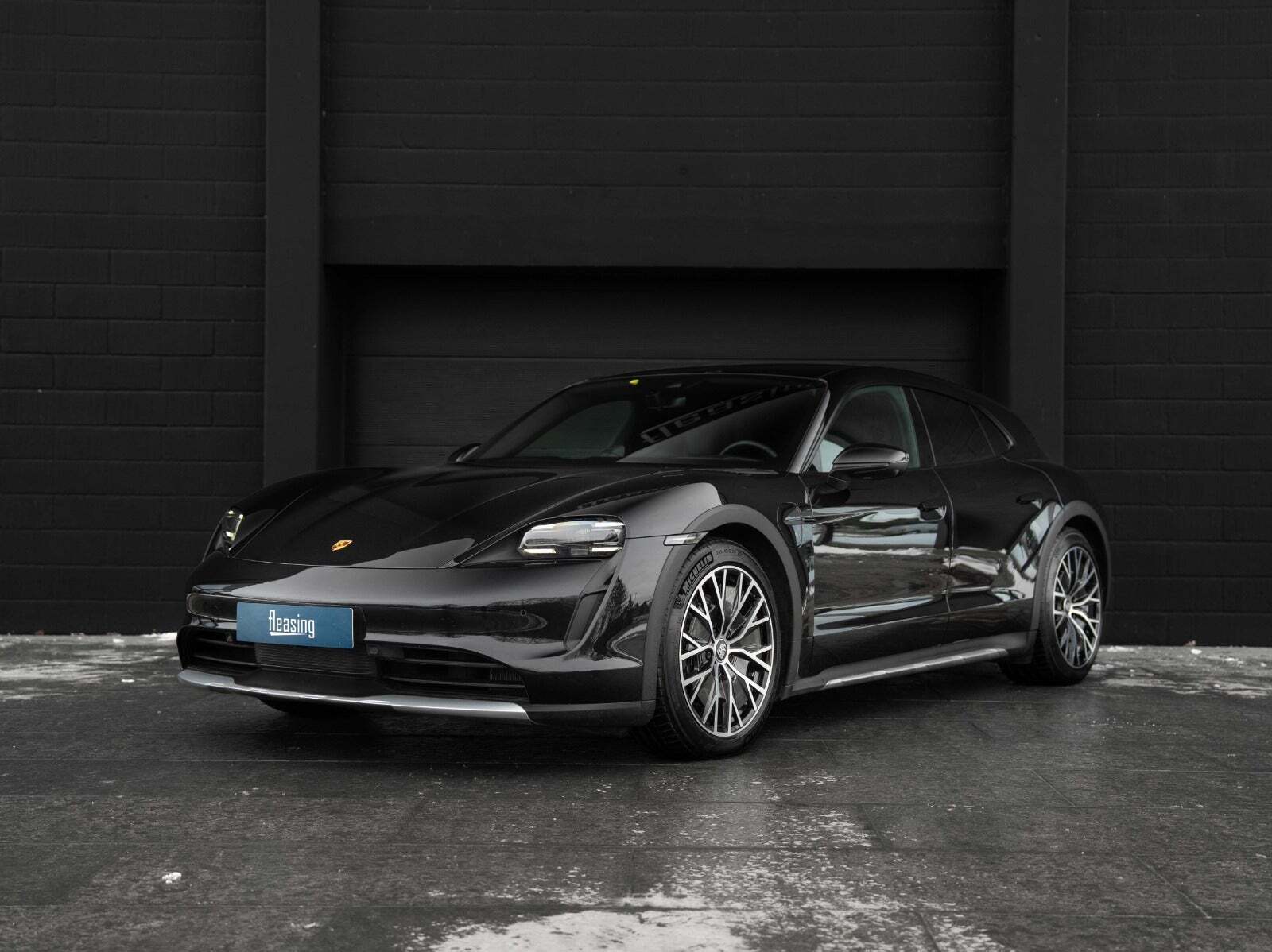 Porsche Taycan 4 Performance+ Cross Turismo