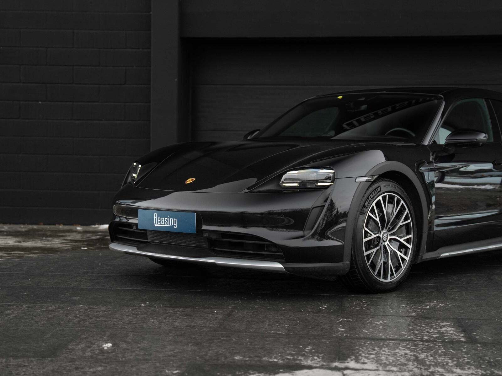 Porsche Taycan 4 Performance+ Cross Turismo