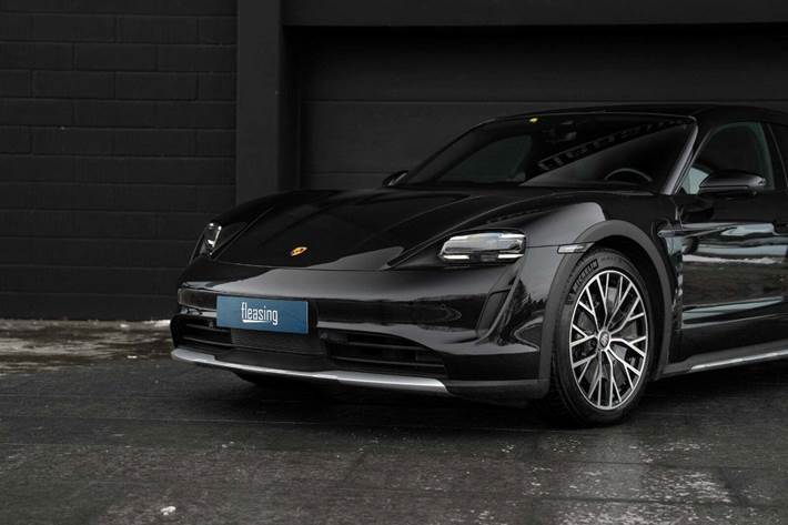 Sort Porsche Taycan 4 fra 2022