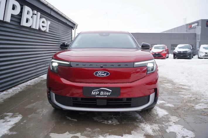 Rød Ford Explorer fra 2025
