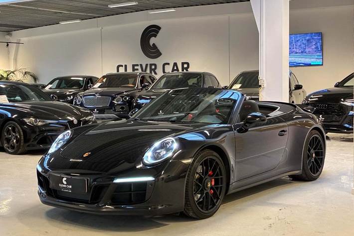 Sort Porsche 911 Carrera 4 GTS fra 2018 set udefra