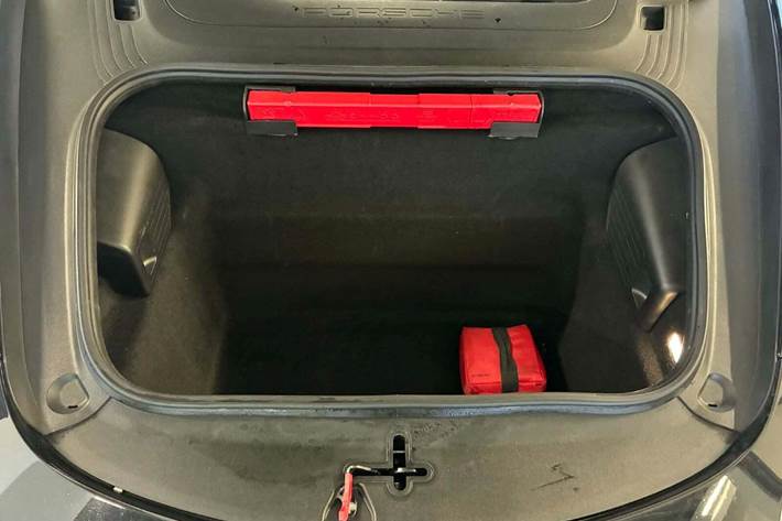 Sort Porsche 911 Carrera 4 GTS fra 2018