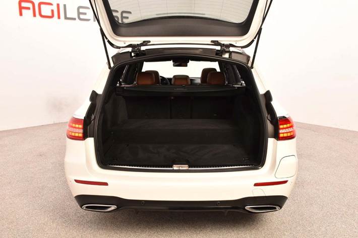 Hvid Mercedes E300 de fra 2022