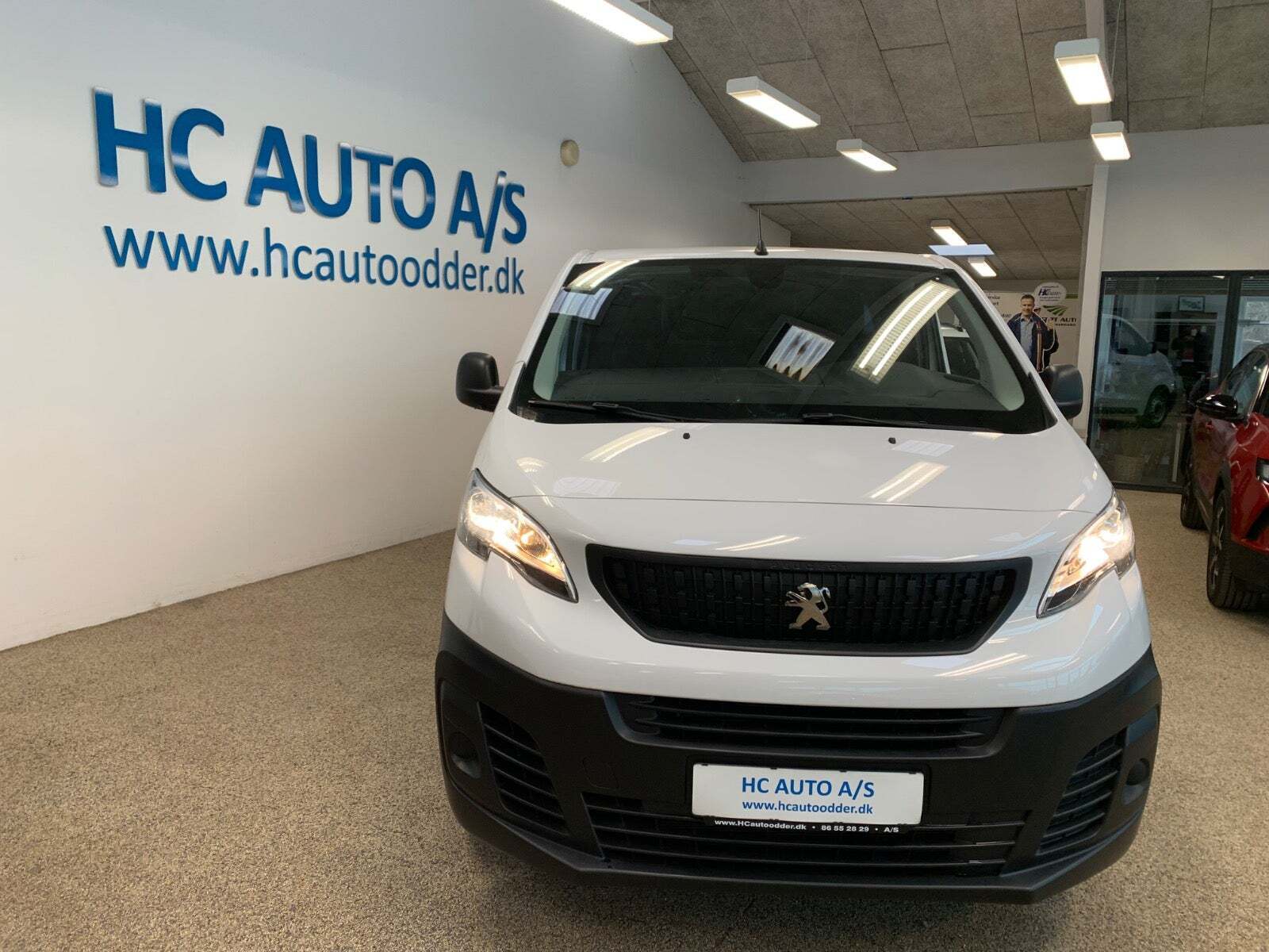 Hvid Peugeot e-Expert fra 2025