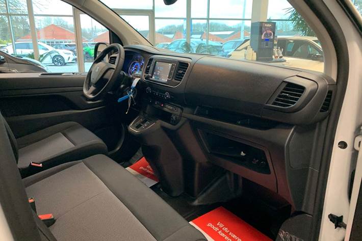 Hvid Peugeot e-Expert fra 2025