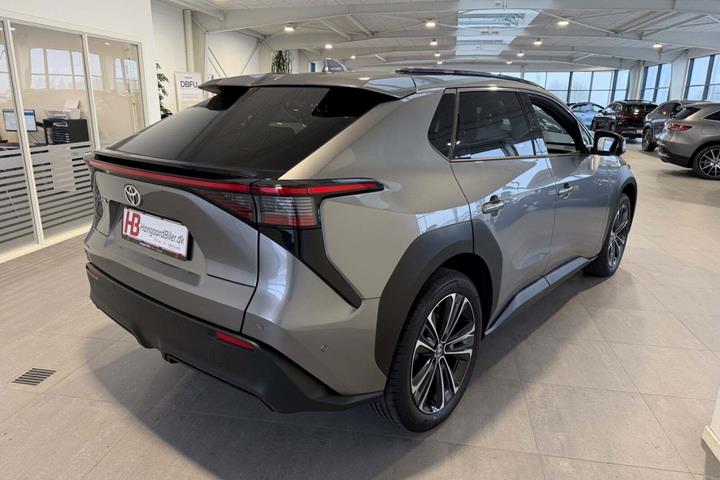 Grå Toyota BZ4X fra 2025