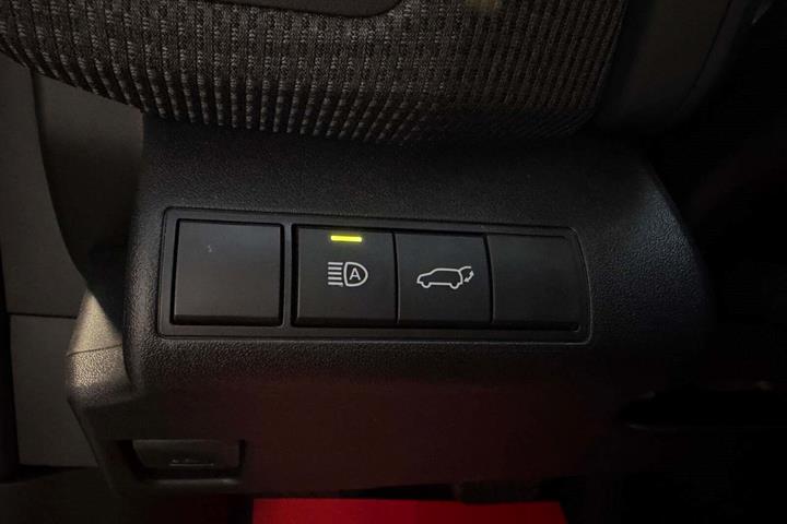 Grå Toyota BZ4X fra 2025