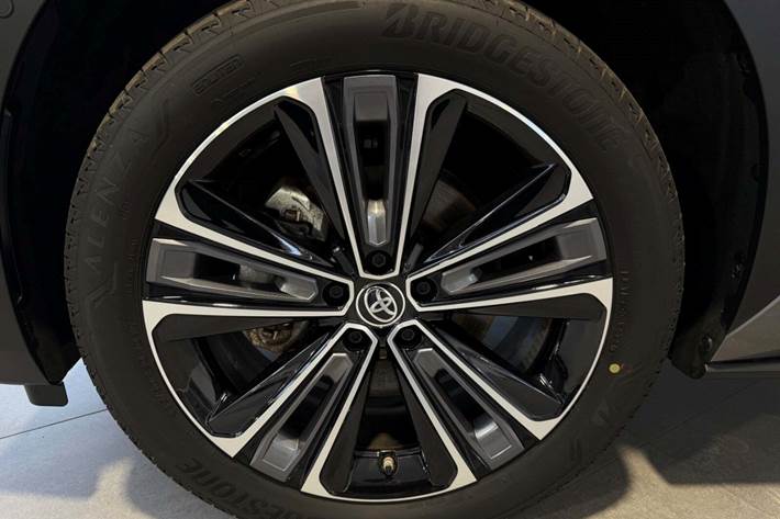 Grå Toyota BZ4X fra 2025