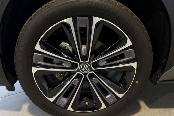Grå Toyota BZ4X fra 2025