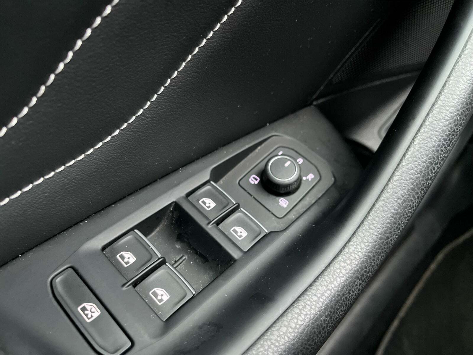 Hvid VW Passat fra 2022