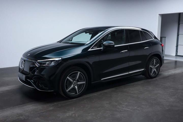 Grøn Mercedes EQE350 SUV fra 2024