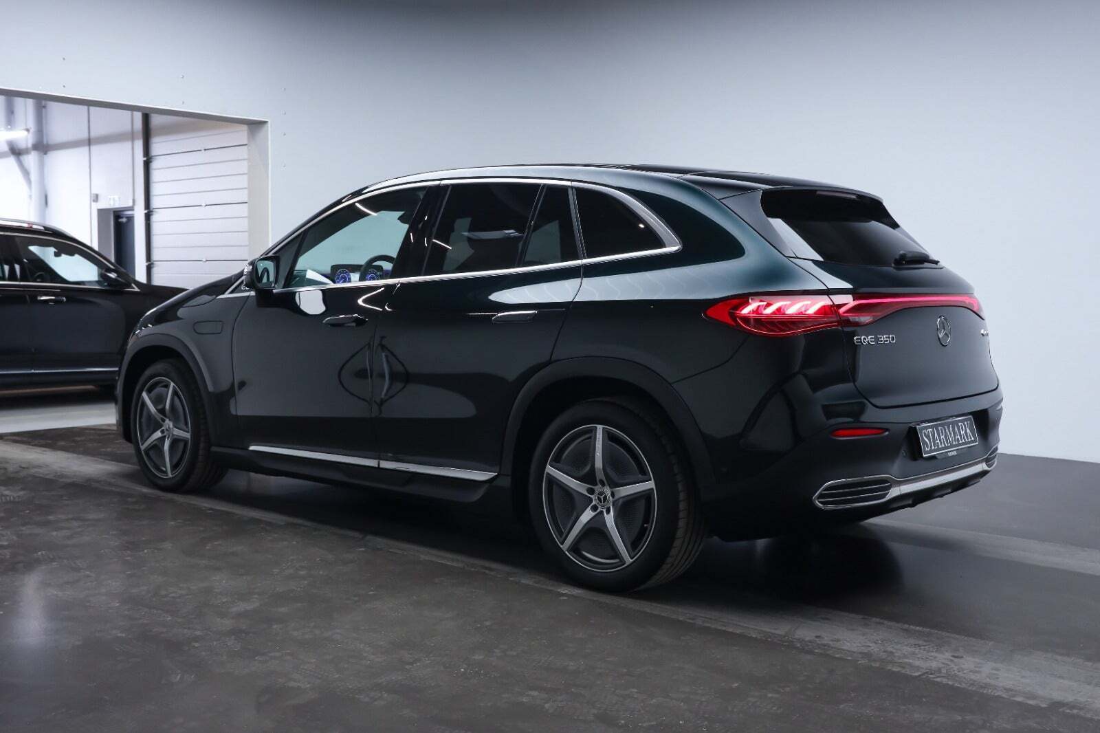 Grøn Mercedes EQE350 SUV fra 2024