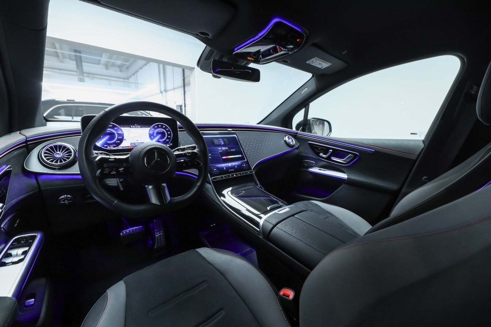 Grøn Mercedes EQE350 SUV fra 2024