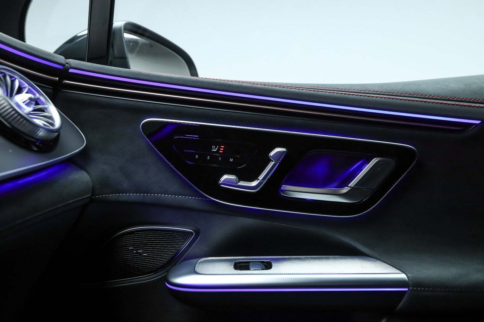 Grøn Mercedes EQE350 SUV fra 2024