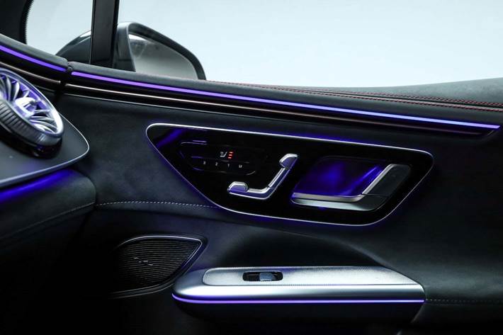 Grøn Mercedes EQE350 SUV fra 2024