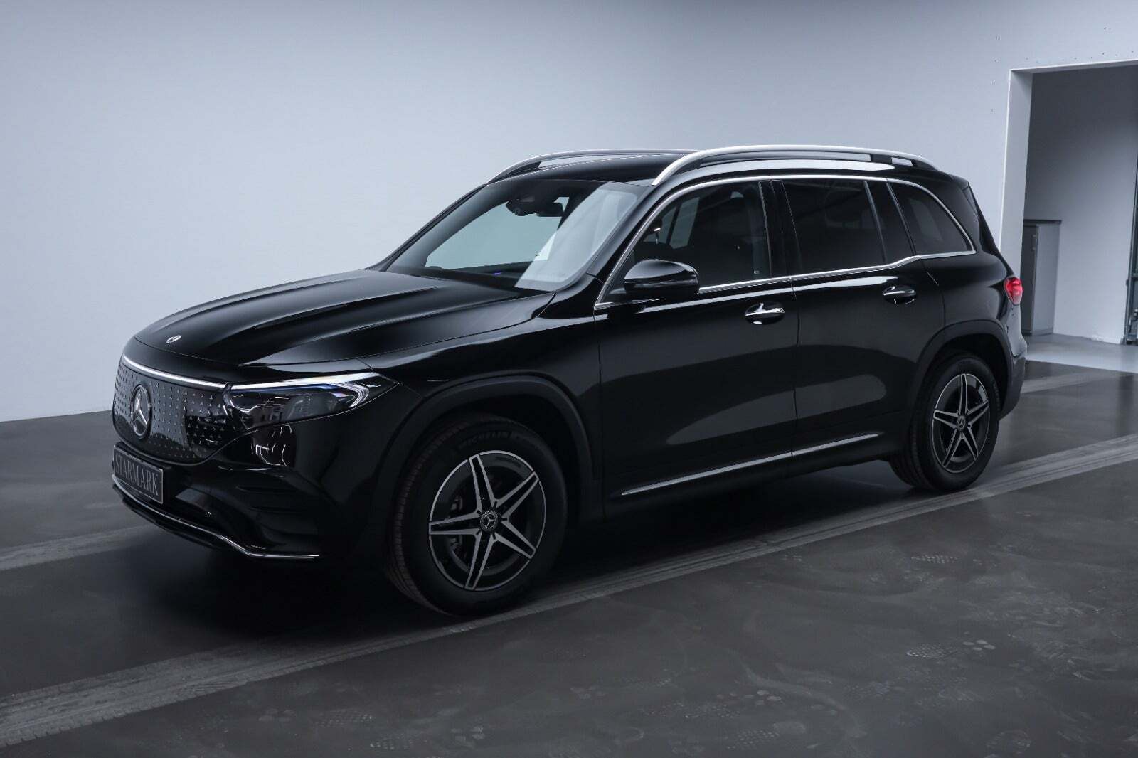 Sort Mercedes EQB250+ fra 2025