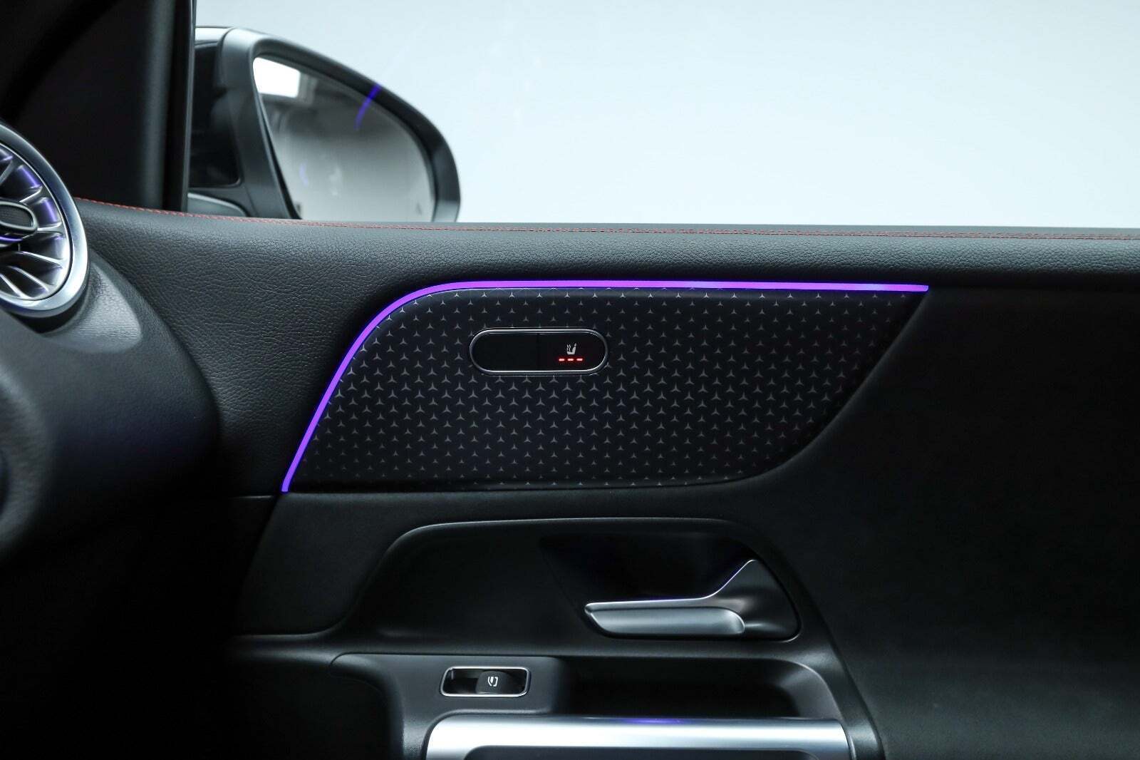 Sort Mercedes EQB250+ fra 2025