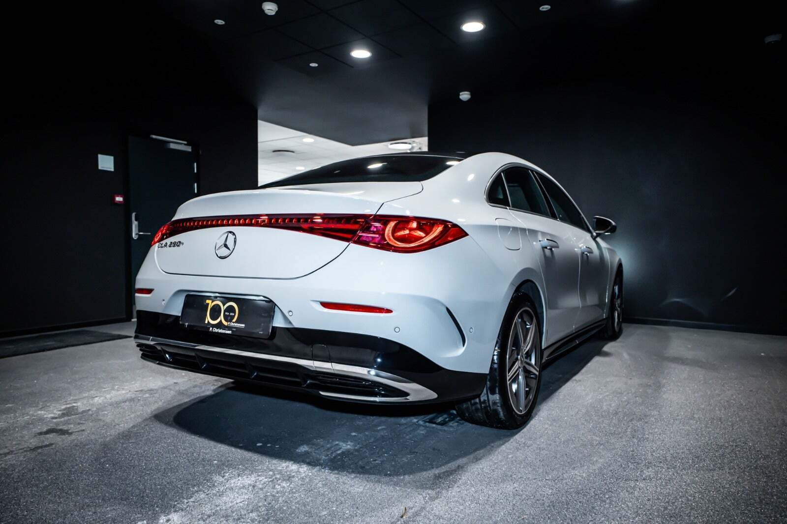 Grå Mercedes CLA250+ fra 2025