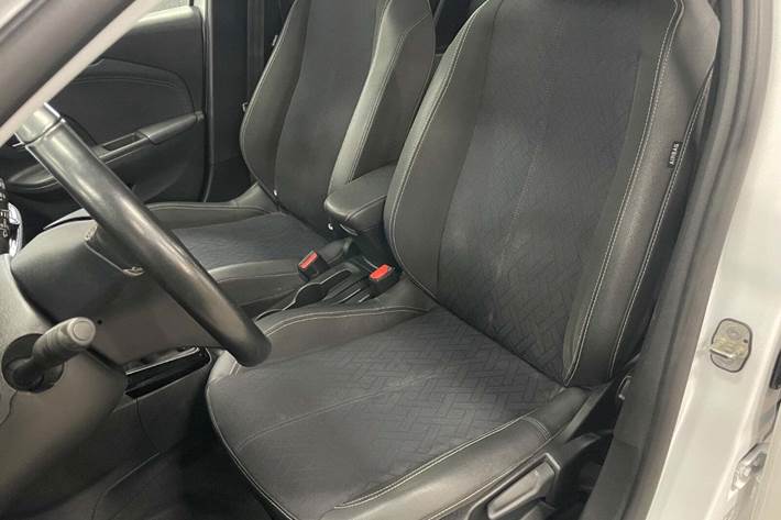 Hvid Opel Corsa fra 2021