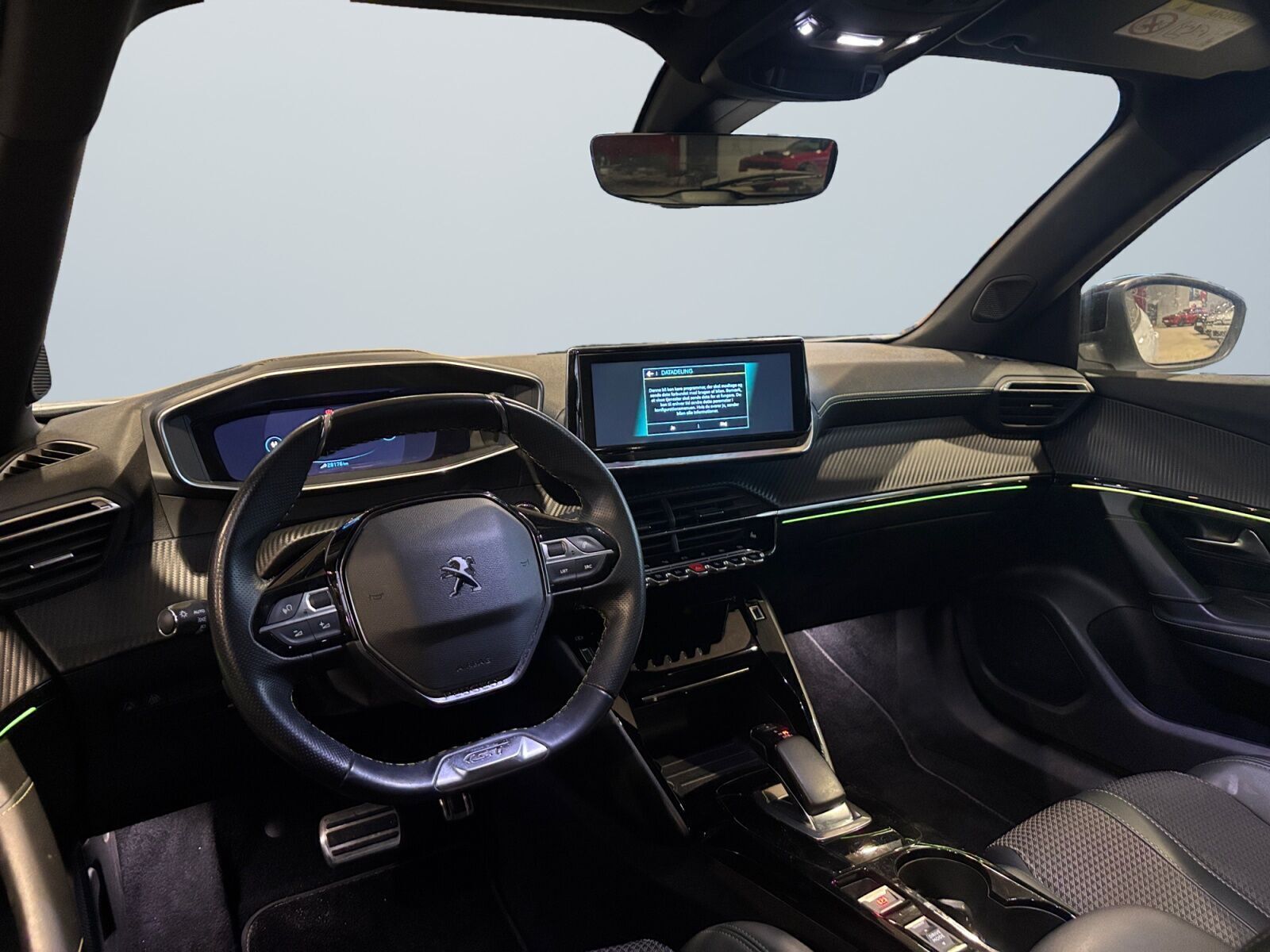 Hvid Peugeot e-2008 fra 2021