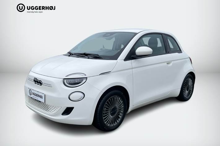 Hvid Fiat 500e fra 2022 set udefra